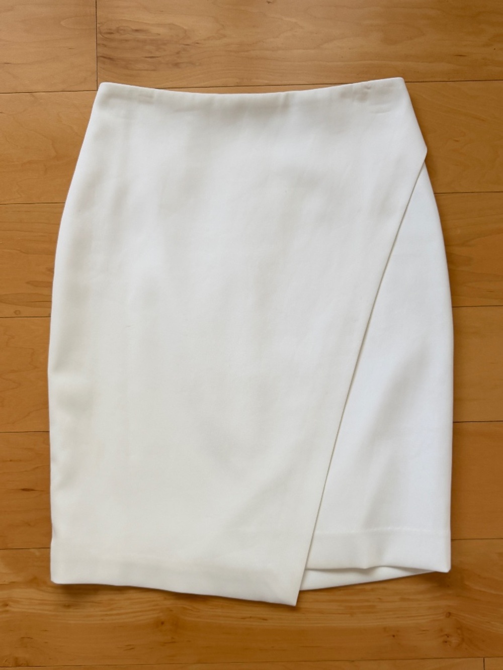 White House Black Market~White Asymmetrical Pencil Skirt~ Side Slit~Size 00